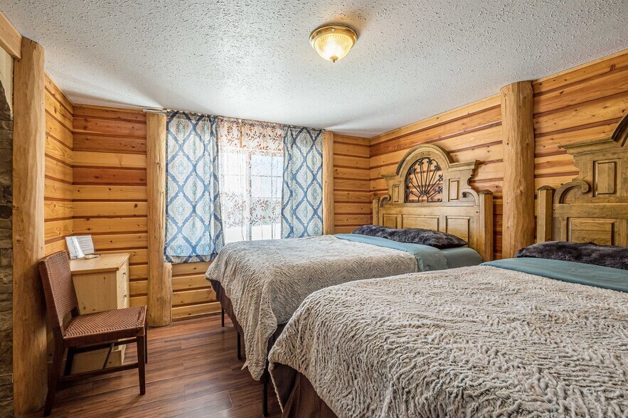 More Photos Of 21221 Baron Lake Dr, Cedaredge Hotel For Sale