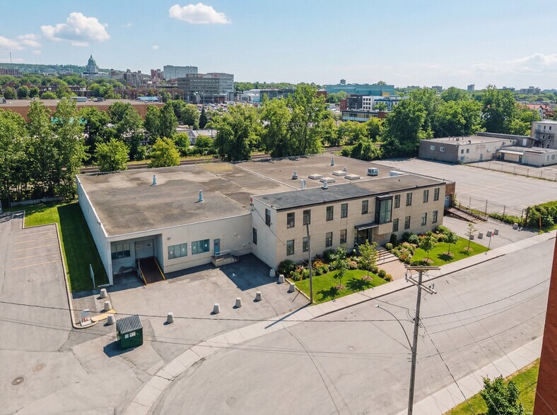 Primary Photo Of 3540-3550 Frobisher St, Montréal Industrial For Sale