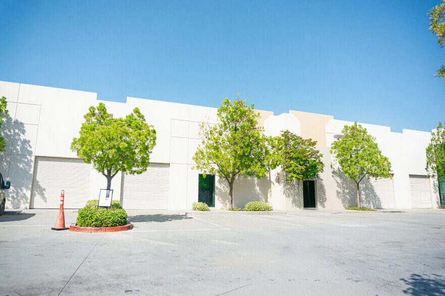 More Photos Of 42095 Zevo Dr, Temecula Warehouse For Sale