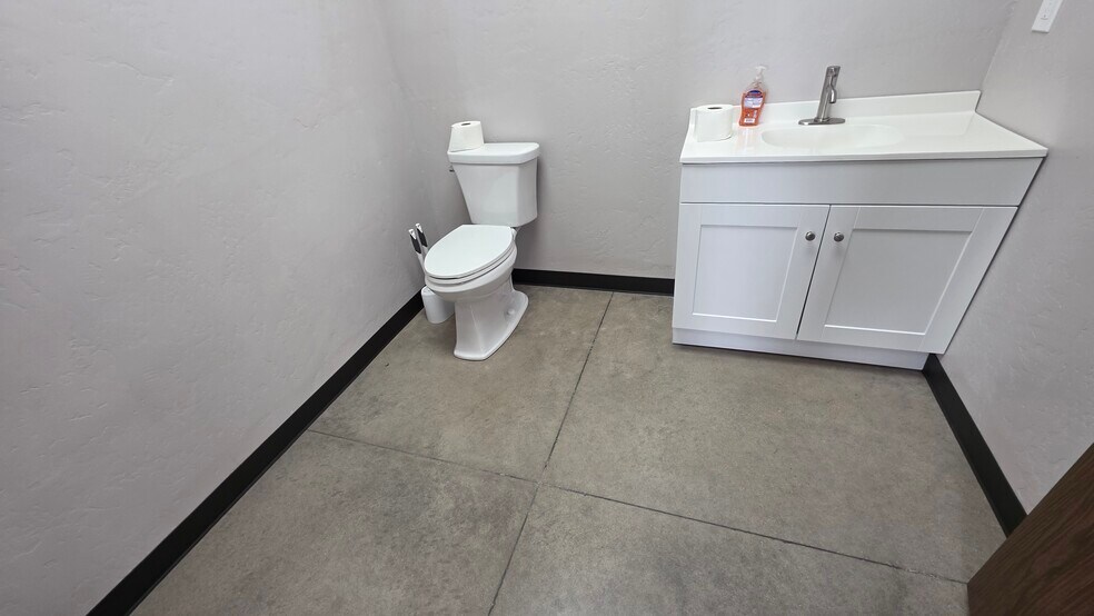 More Photos Of 3609 S County 1232 Rd, Midland Warehouse For Lease