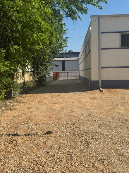 More Photos Of 130 E Zavalla, San Antonio Warehouse For Lease