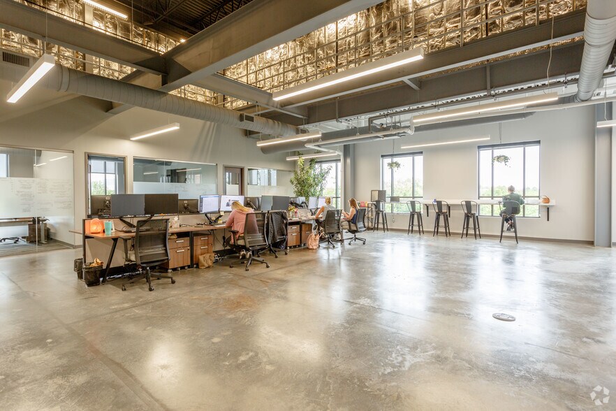 More Photos Of 393 Nichol Mill Ln, Franklin Office For Lease
