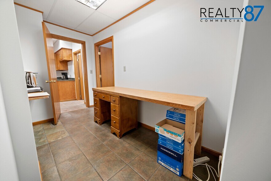 More Photos Of 448 7th Ave, Marion Office For Sale