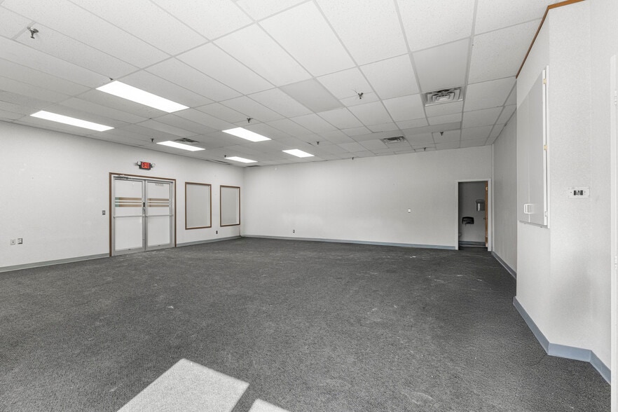 More Photos Of 35425 W Michigan Ave, Wayne General Retail For Lease