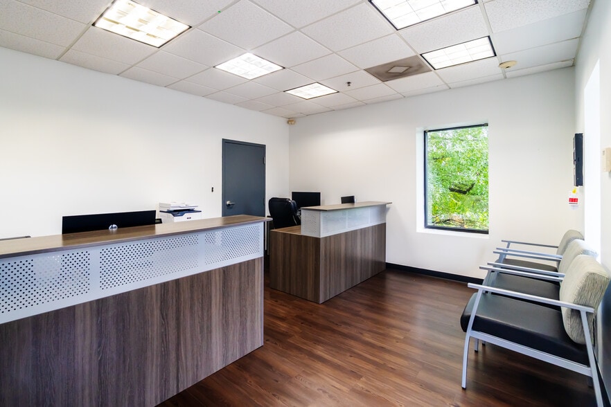 More Photos Of 1907 Gateway Blvd, Charlotte Warehouse For Sale