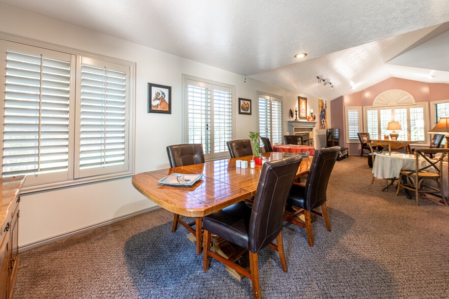 More Photos Of 29 Canyon View Dr, Springdale Hospitality For Sale