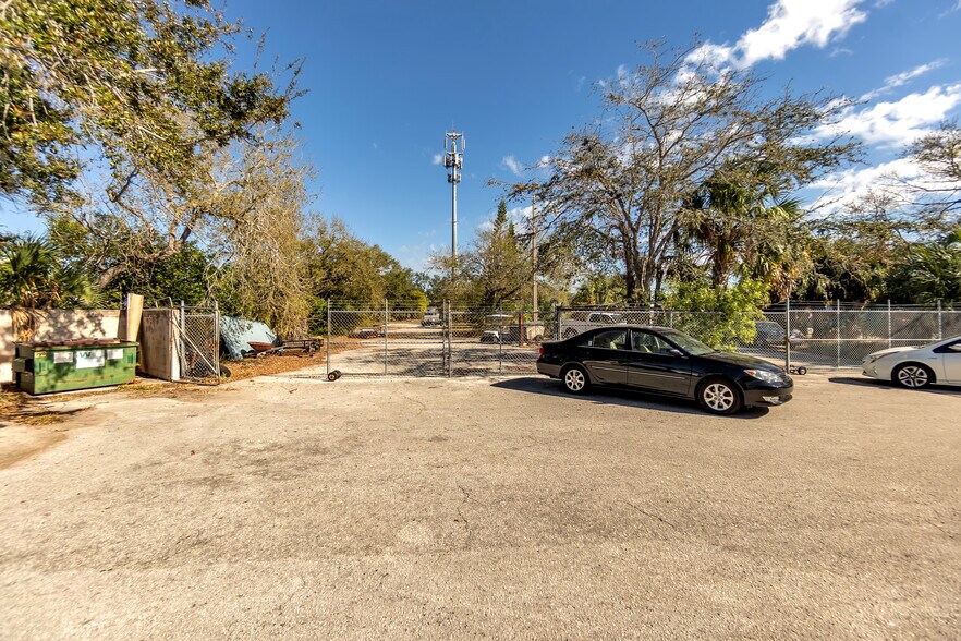 More Photos Of 6735 14th St, Bradenton Auto Repair For Sale