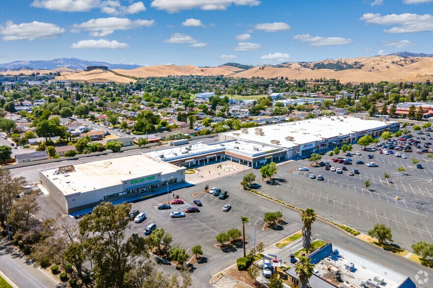 More Photos Of 2505-2525 N Texas St, Fairfield Freestanding For Lease