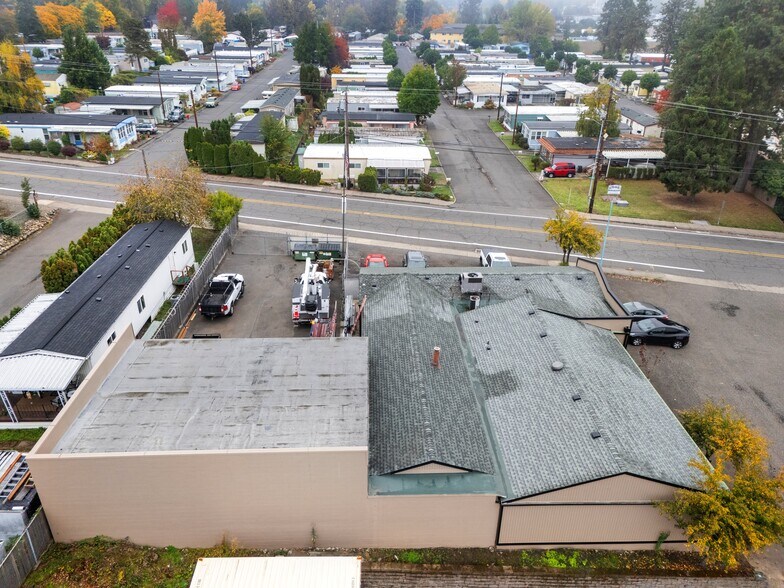 More Photos Of 4403 SE Roethe Rd, Milwaukie Industrial For Sale