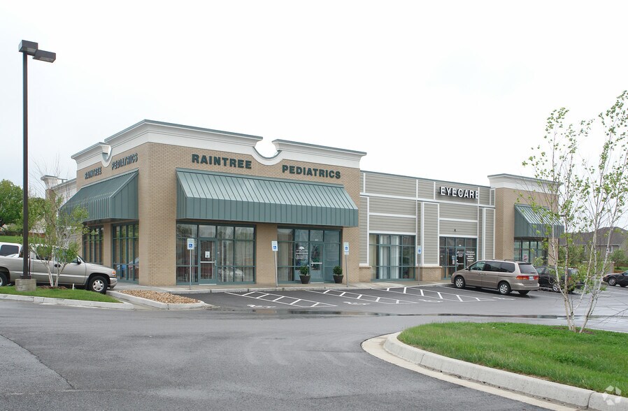 Primary Photo Of 821-833 SW Lemans Ln, Lee's Summit General Retail For Lease