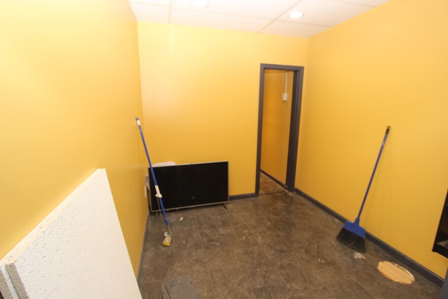 More Photos Of 120 Avenue T, Brooklyn Storefront For Lease