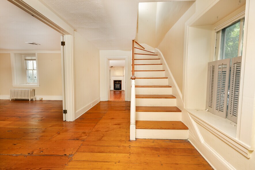 More Photos Of 69 E Oakland Ave, Doylestown Office For Sale