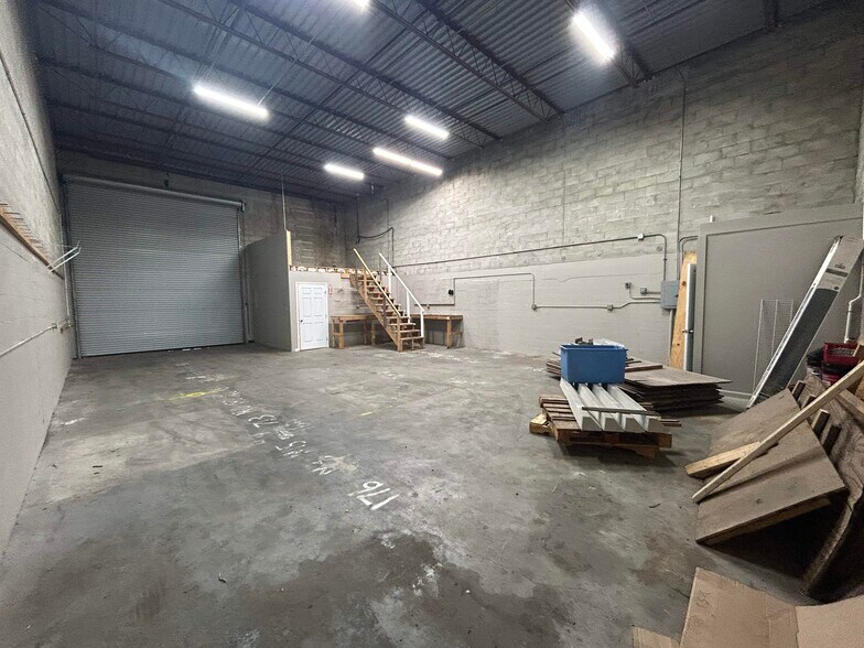 More Photos Of 1624 SE Village Green Dr, Port Saint Lucie Warehouse For Lease