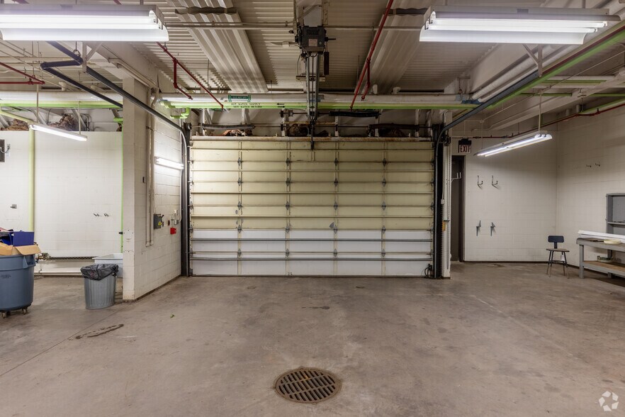 More Photos Of 43 Western Blvd, Glastonbury Office For Lease