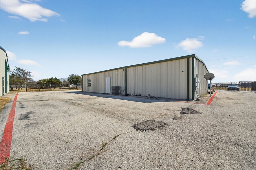 More Photos Of 15377 N Highway 34, Terrell Flex For Sale