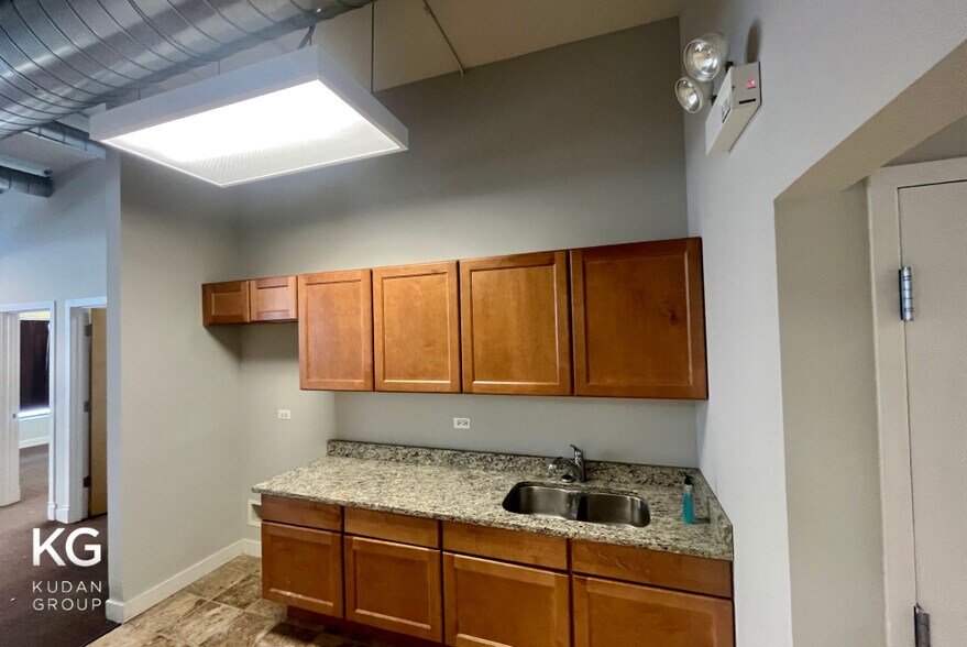 More Photos Of 3559 N Milwaukee Ave, Chicago Apartments For Lease