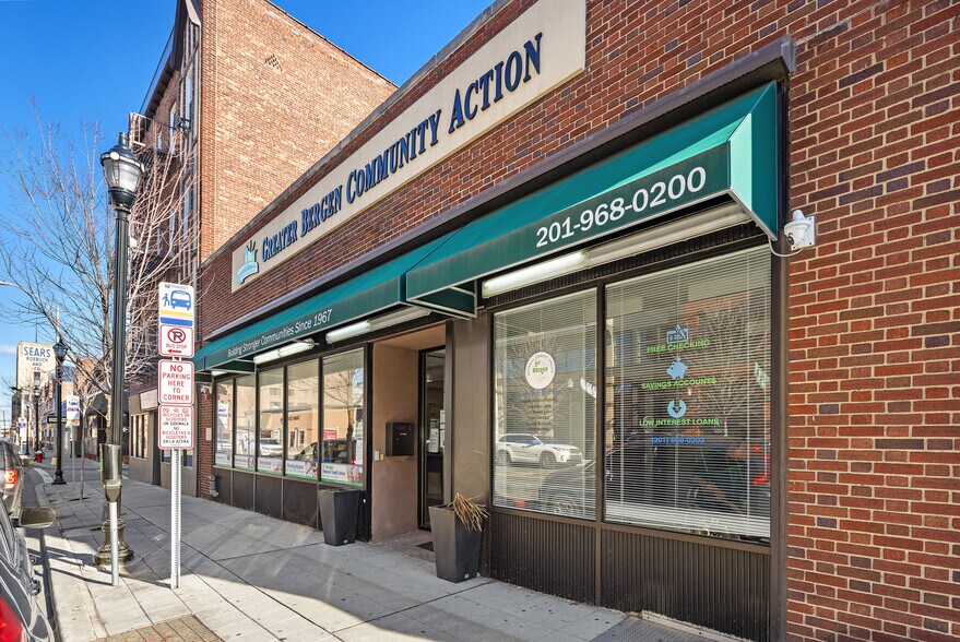 Primary Photo Of 392 Main St, Hackensack Freestanding For Sale