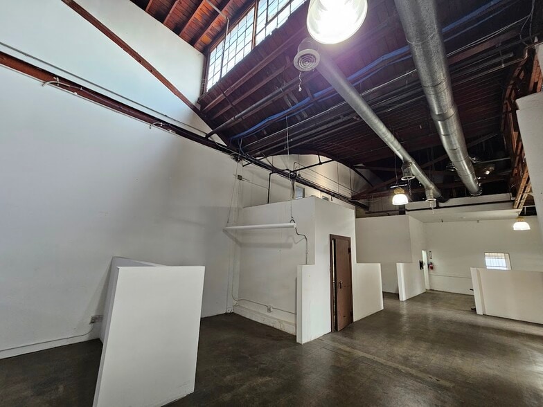 More Photos Of 2853 E Pico Blvd, Los Angeles Warehouse For Lease