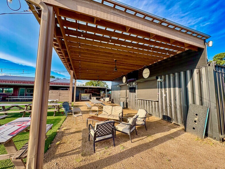 More Photos Of 6223 W Roundbunch Rd, Orange Restaurant For Sale