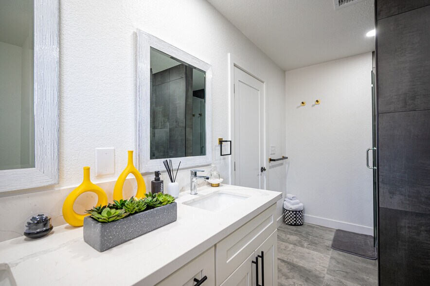 More Photos Of 1305 S 16th St, Las Vegas Specialty For Sale