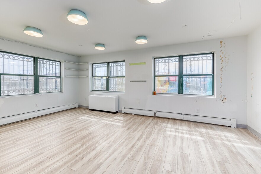 More Photos Of 311 Beach 53rd St, Far Rockaway Apartments For Sale