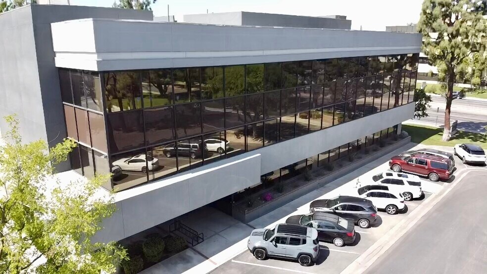 More Photos Of 5055 California Ave, Bakersfield Office For Sale