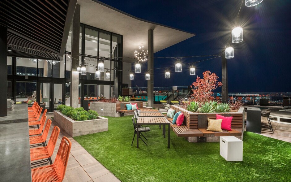 More Photos Of 1501 Island Ave, San Diego Apartments For Lease