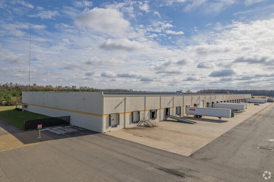 More Photos Of 101 Industrial Dr, Suffolk Distribution For Lease