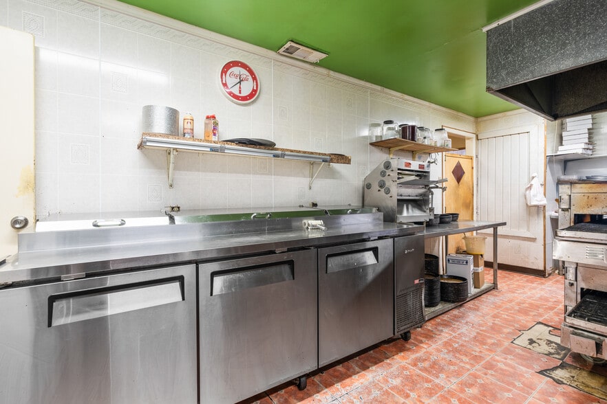 More Photos Of 140 W Main St, Itasca Restaurant For Lease