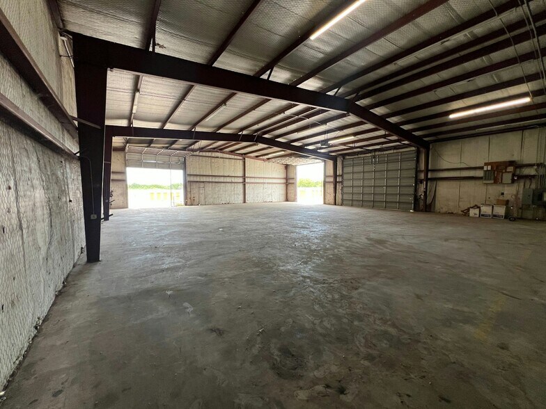 More Photos Of 1974 US Hwy 90, Seguin Self Storage For Lease