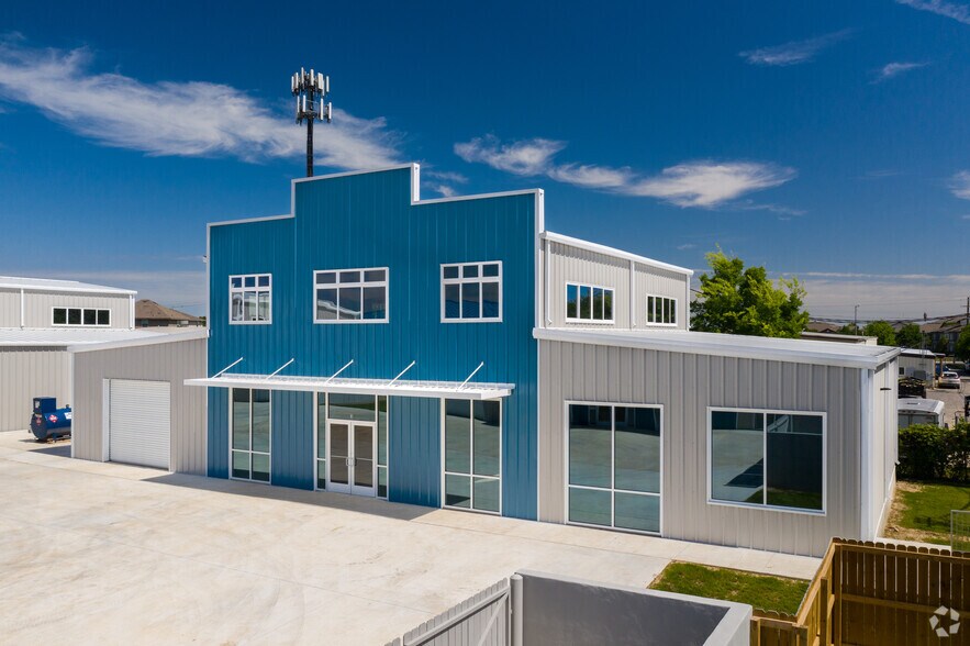 More Photos Of 11215 Conroy Ln, Austin Showroom For Lease