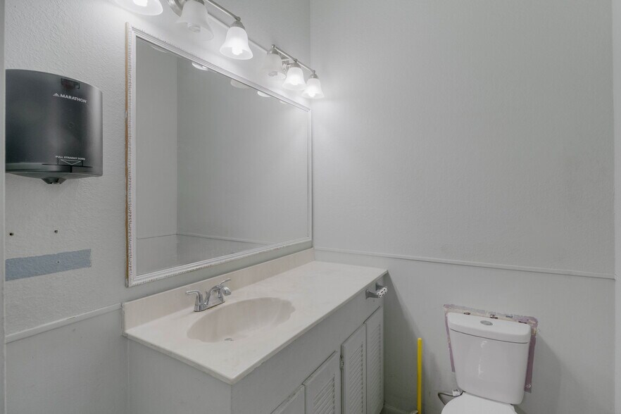 More Photos Of 1818 San Pedro Ave, San Antonio Office Residential For Lease