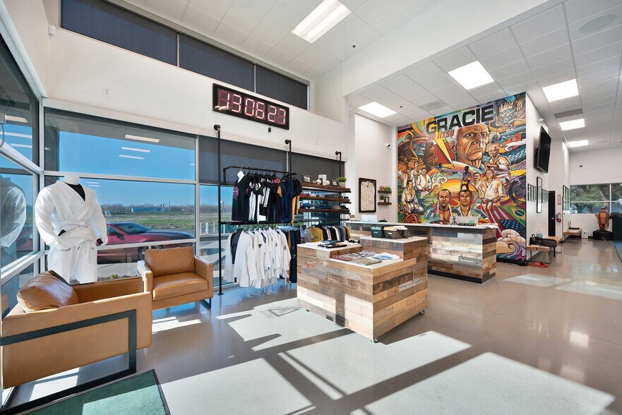 More Photos Of 2204 Kausen Dr, Elk Grove Flex For Sale