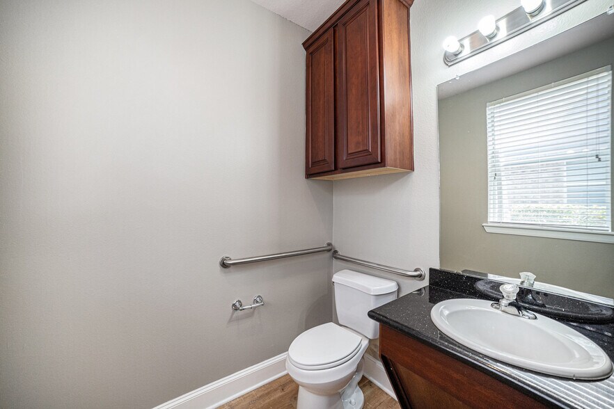 More Photos Of 25511 Budde Rd, The Woodlands Loft Creative Space For Sale