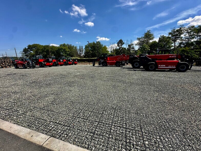 More Photos Of 651 N Michigan Ave, Kenilworth Service For Lease