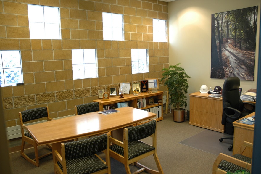 More Photos Of 725 Prudden St, Lansing Office For Lease