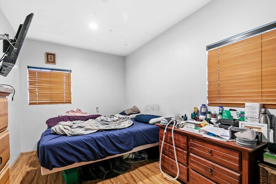 More Photos Of 7317 Clybourn Ave, Sun Valley Contractor Storage Yard For Sale