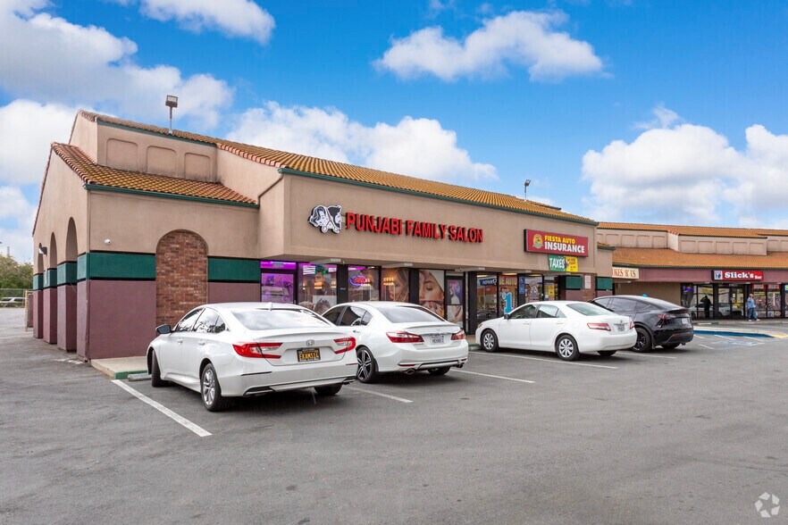 More Photos Of 3759 W Shaw Ave, Fresno Unknown For Lease