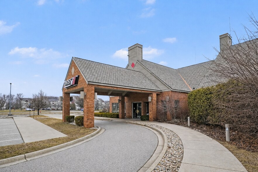 More Photos Of 15555 Silver Pky, Fenton Medical For Sale