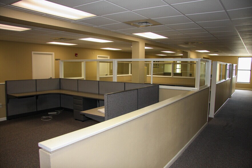 More Photos Of 1301 Government St, Pensacola Flex For Sale