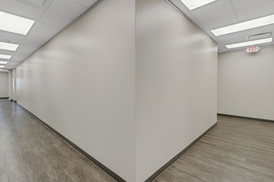 More Photos Of 8110 Parkside Ave, Baytown Warehouse For Sale