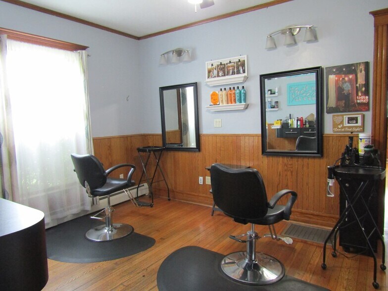 More Photos Of 30 Taylor St, Troy Freestanding For Sale