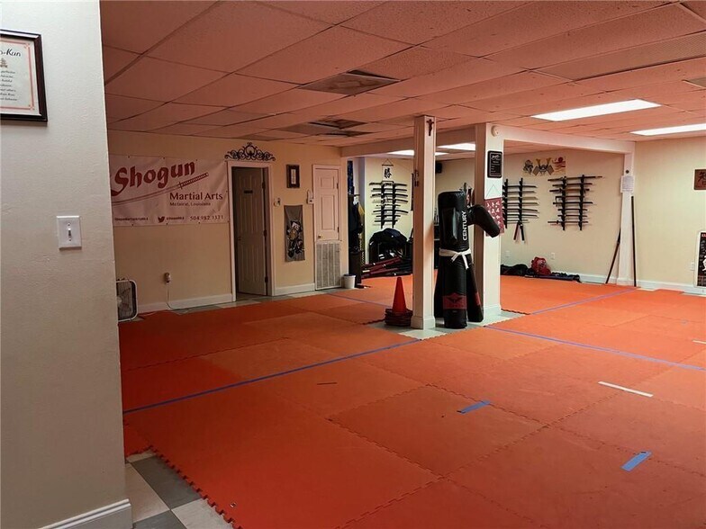 More Photos Of 5021 Fairfield St, Metairie Office For Sale