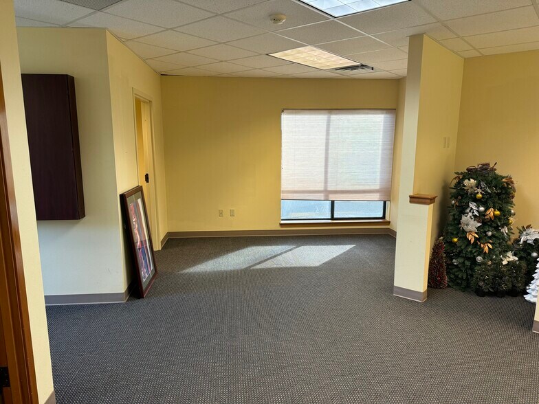 More Photos Of 130 S 15th St, Mount Vernon Medical For Lease