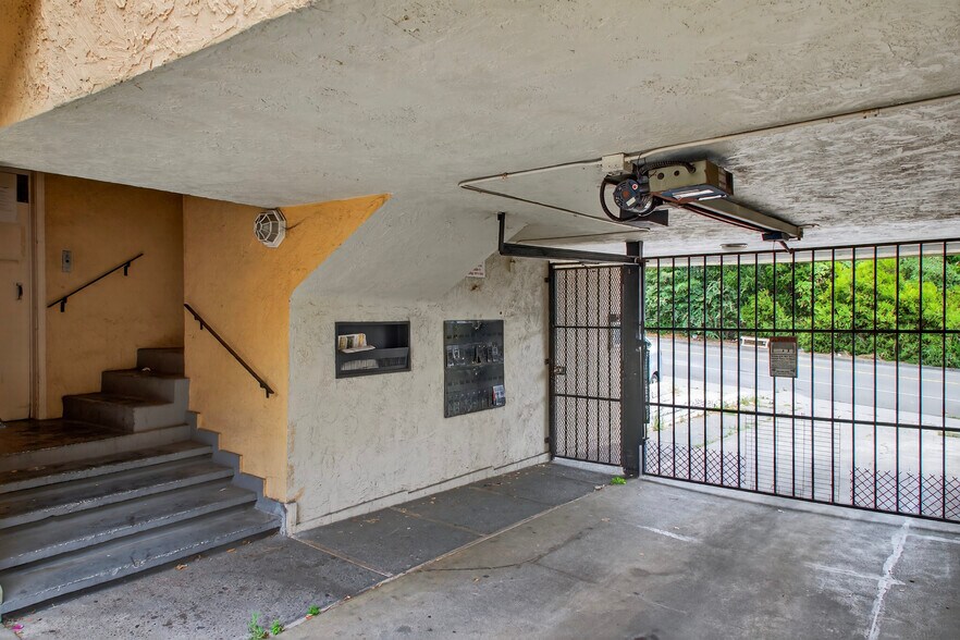 More Photos Of 273 Macarthur Blvd, Oakland Apartments For Sale