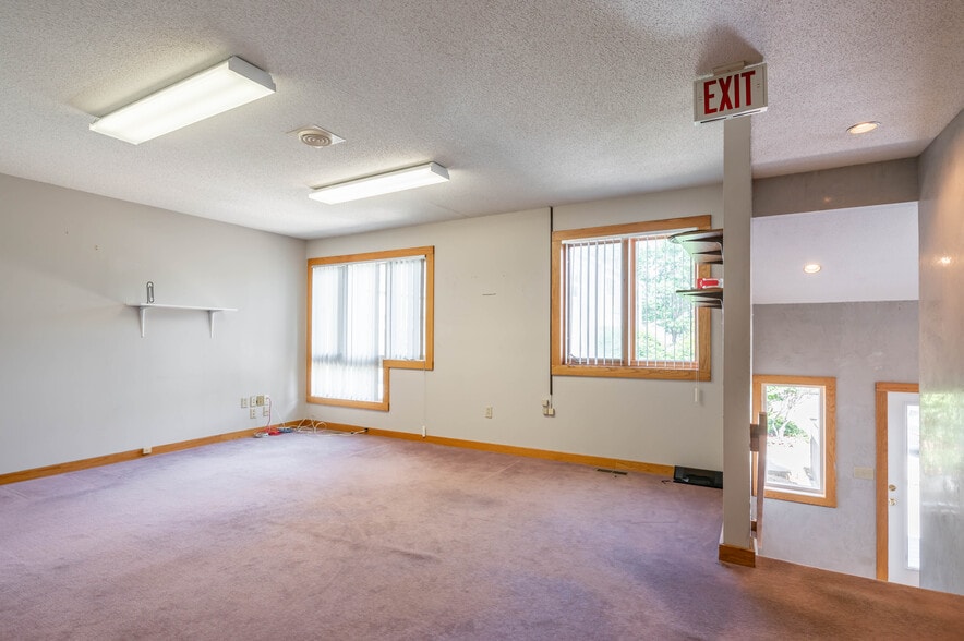 More Photos Of 74 Northeastern Blvd, Nashua Medical For Sale