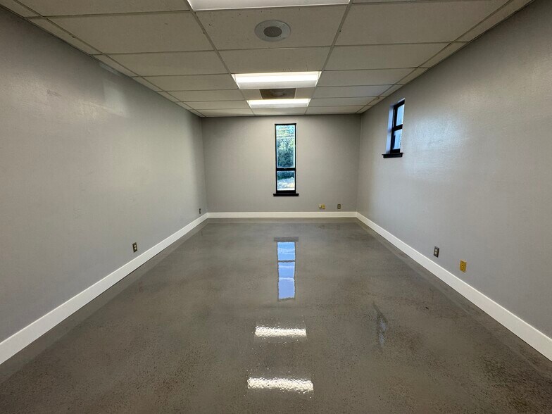More Photos Of 975 W Bitters Rd, San Antonio Medical For Lease