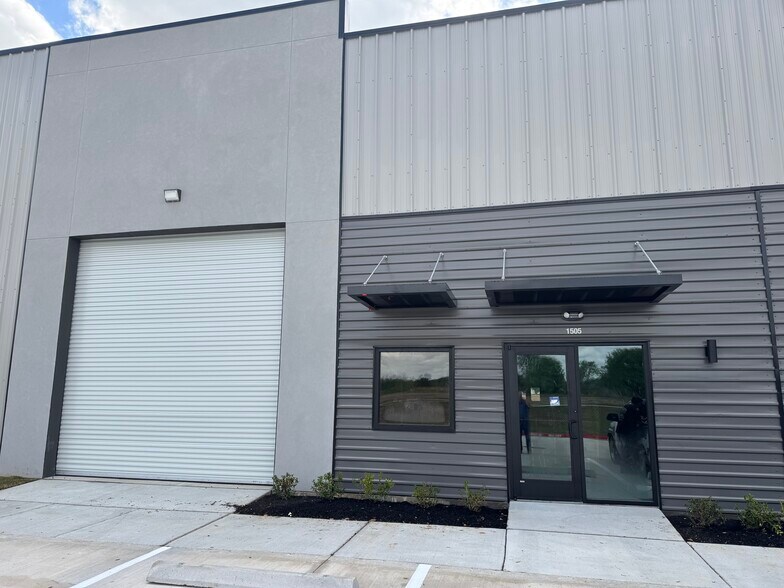 Primary Photo Of 26717 Westheimer Pky, Katy Unknown For Lease