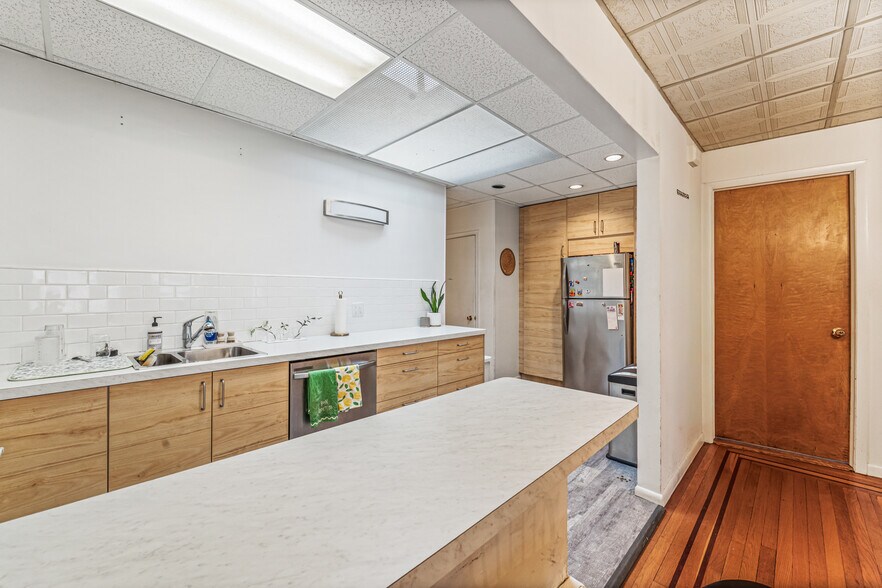 More Photos Of , Astoria General Retail For Sale