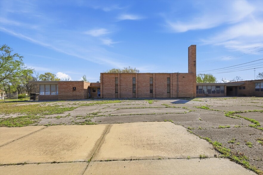 More Photos Of 1009 W Pacific, Osawatomie Schools For Sale